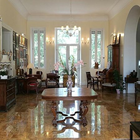 Hôtel Chateau Peyrot à Orgueil Extérieur photo